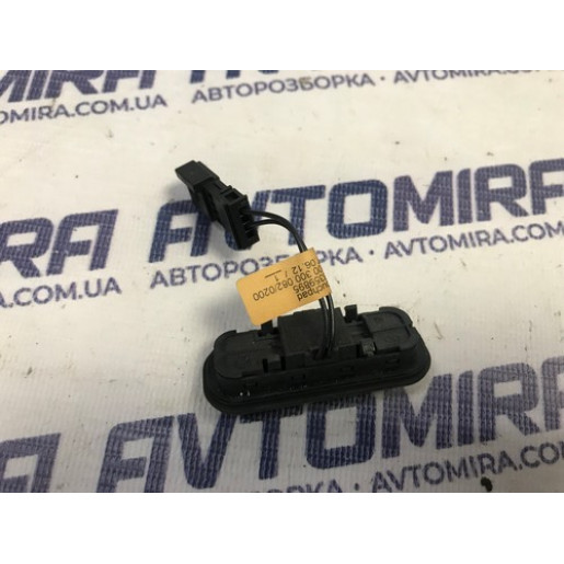 Кнопка відкривання кришки багажника Opel Astra J Wagon 2009-2015 13359895